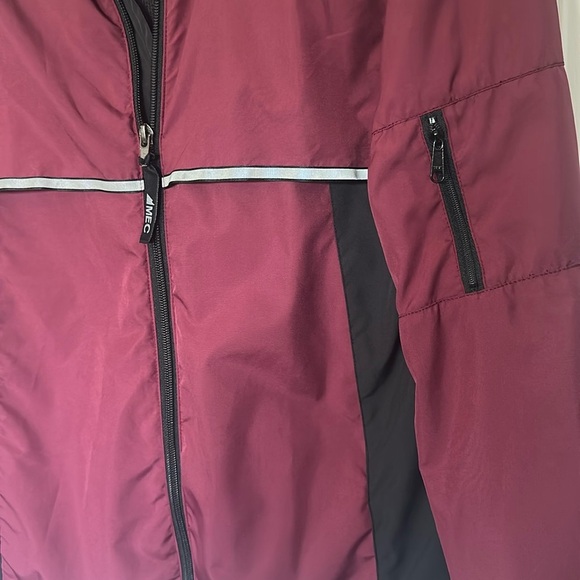 MEC Women’s Maroon Windbreaker Running Cycling Jacket Reflective Stripes | S - Picture 6 of 7